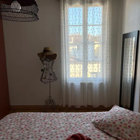Petite Maison De Quartier Theatre Et Jardin Public Daire