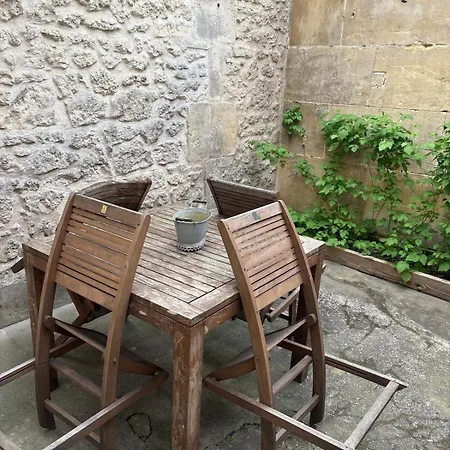 Petite Maison De Quartier Theatre Et Jardin Public *
