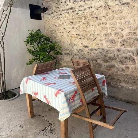 Daire Petite Maison De Quartier Theatre Et Jardin Public