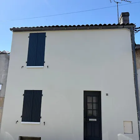 Daire Petite Maison De Quartier Theatre Et Jardin Public Cognac